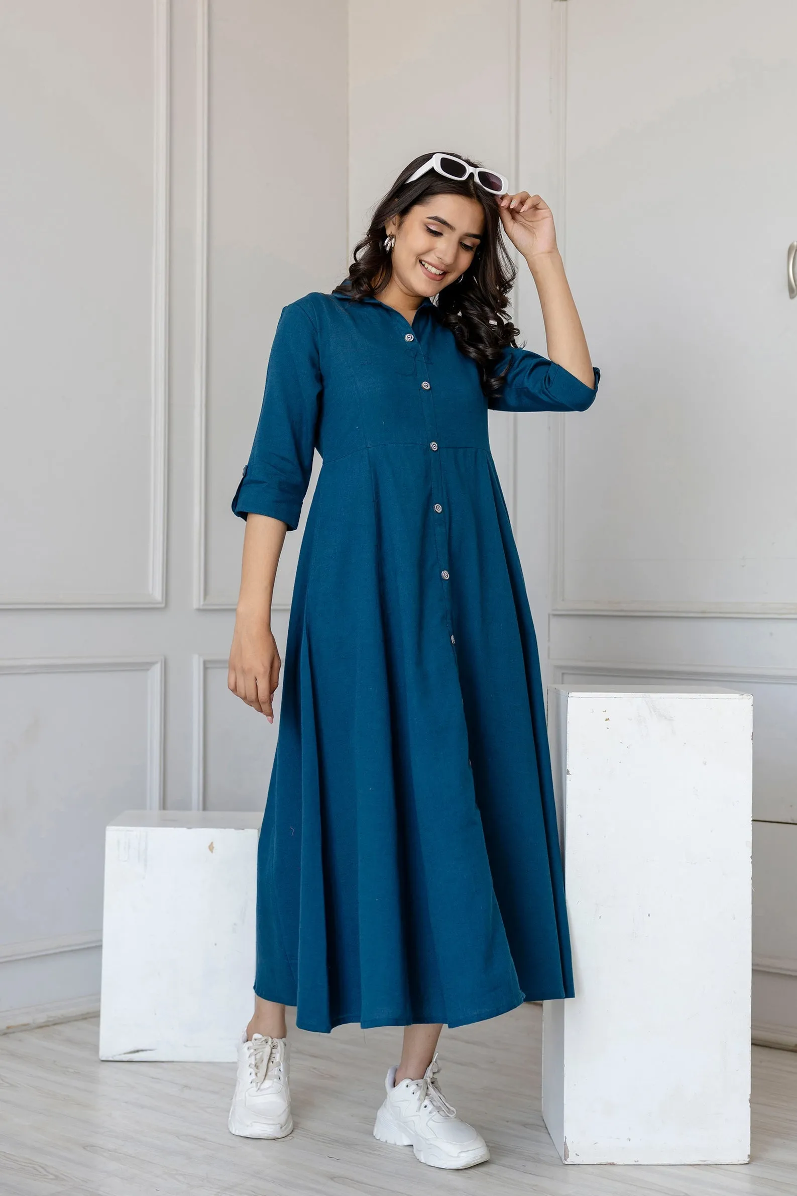 Women Teal Solid Flared Dress With Three Quarter Sleeves