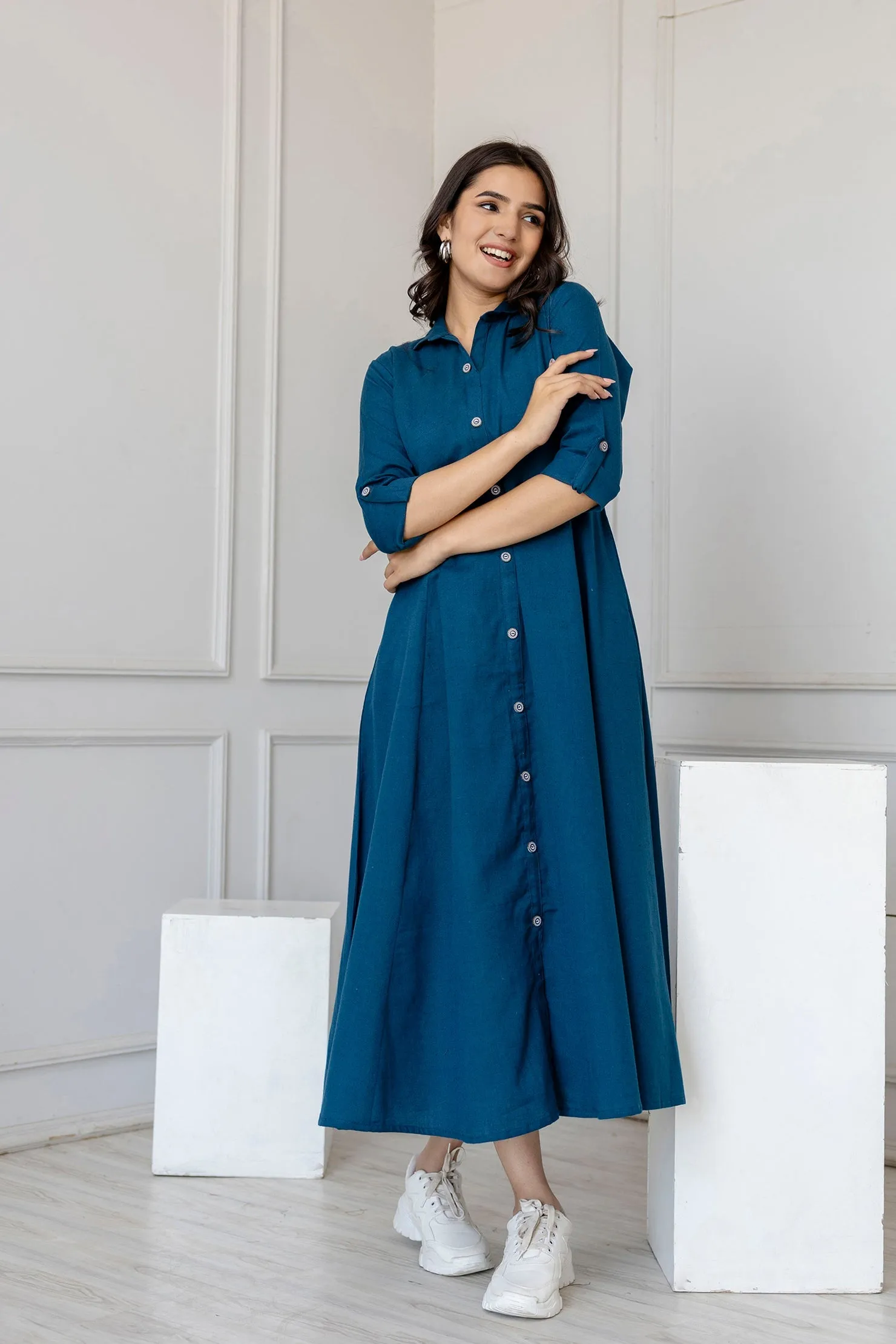 Women Teal Solid Flared Dress With Three Quarter Sleeves